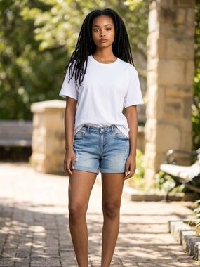 BE.YOU.TI.FUL Women's Light Blue Denim Rolled Hem Shorts size 32